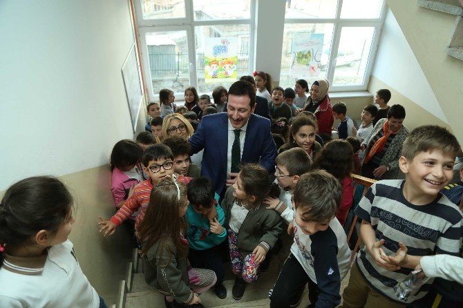 Minik Öğrencilerden Başkan Tok’a Sevgli Seli