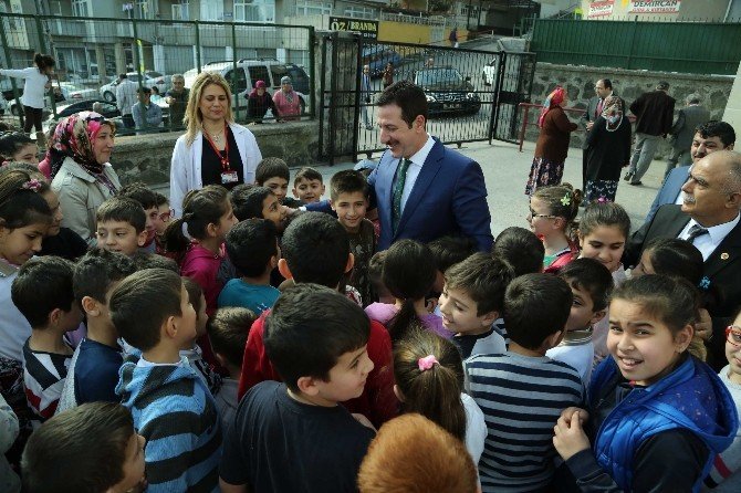 Minik Öğrencilerden Başkan Tok’a Sevgli Seli