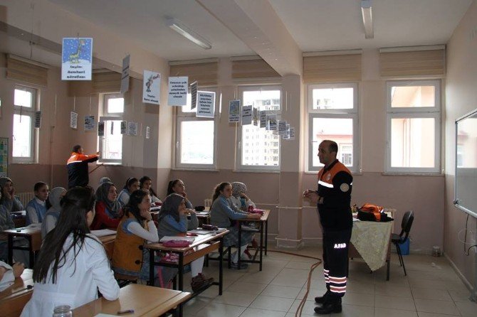 Okuldaki Deprem Tatbikatı Gerçeğini Aratmadı