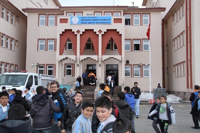 Okuldaki Deprem Tatbikatı Gerçeğini Aratmadı