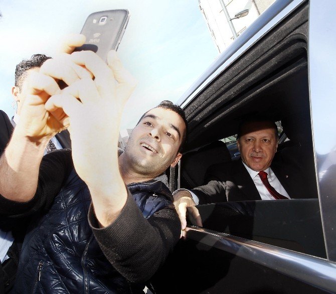 Cumhurbaşkanı Erdoğan’ın Konvoyunu Durdurup Selfie Yaptı