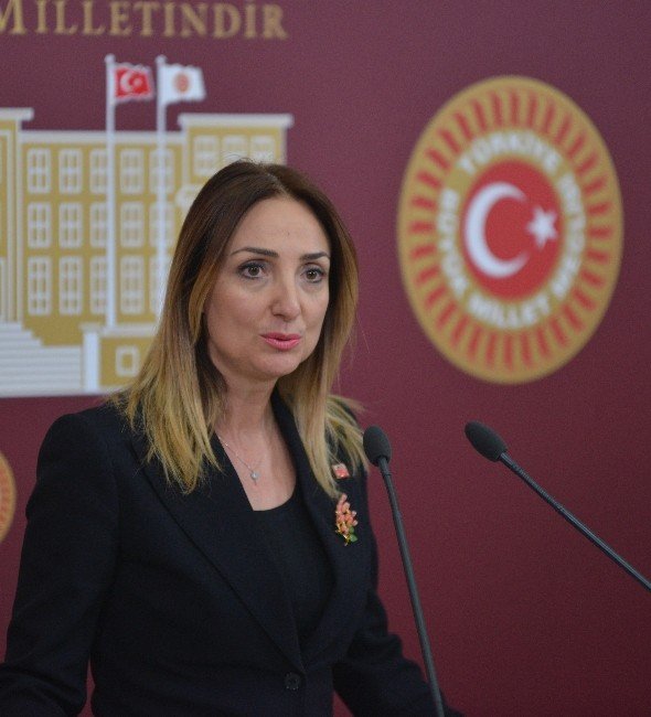 Aylin Nazlıaka: “Yüreğim Yanıyor”