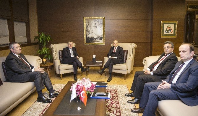 Bakan Çağatay Kılıç, Ioc Başkanı Thomas Bach İle Bir Araya Geldi