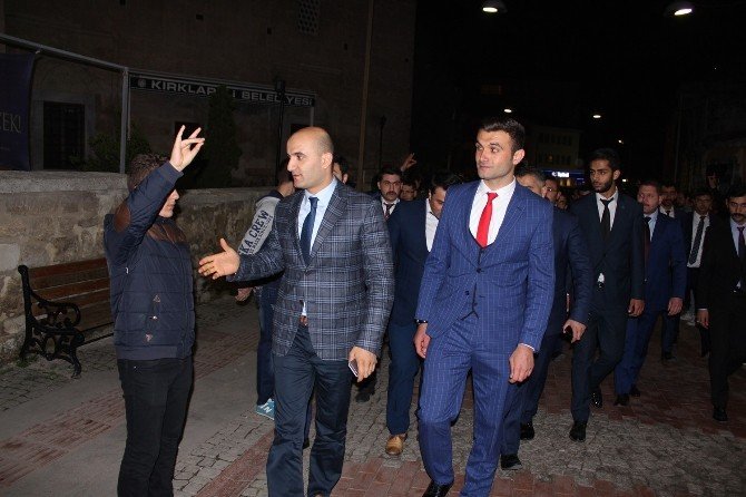 Kılavuz:"ağabeylerimiz Türk-islam Davası İçin Şehit Oldu"