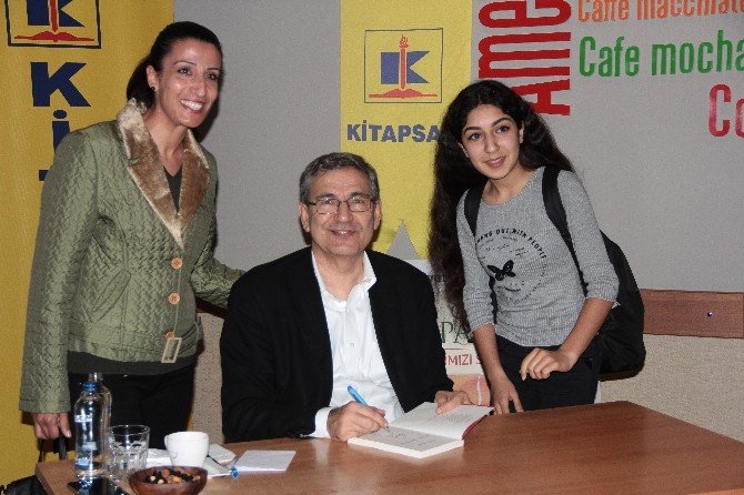 Adana’da Orhan Pamuk’a Büyük İlgi