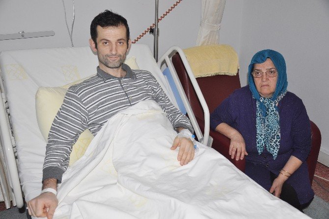 Yürürken Fenalaştı, O Sırada Yoldan Geçen Hemşirenin Suni Tenefüsüyle Hayata Döndü