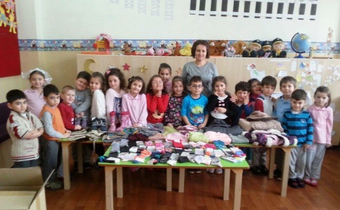 Sakaryalı Minikler, Ağrılı Kardeşlerine Kışlık Giyecek Gönderdi