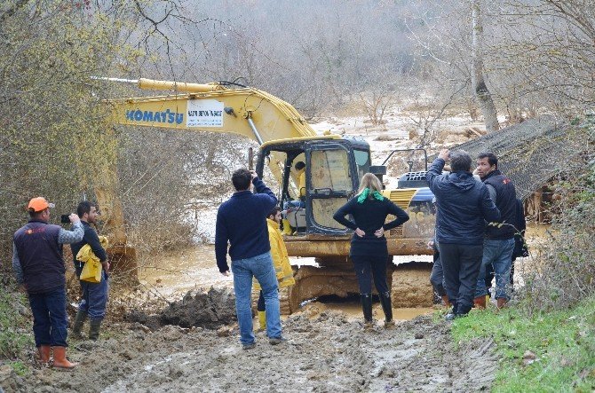 Beton Fabrikasının Havuzu Patladı, Dereyi Çamur Bastı