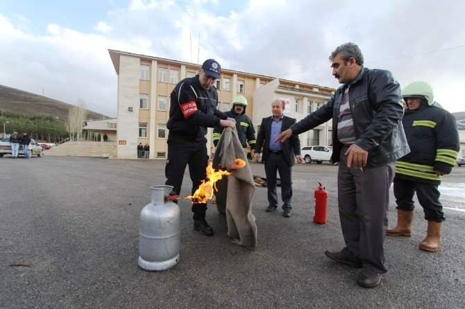 Bayburt’ta İtfaiye Personelinden Yangın Tatbikatı