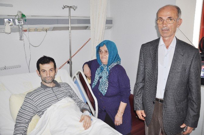 Yürürken Fenalaştı, O Sırada Yoldan Geçen Hemşirenin Suni Tenefüsüyle Hayata Döndü