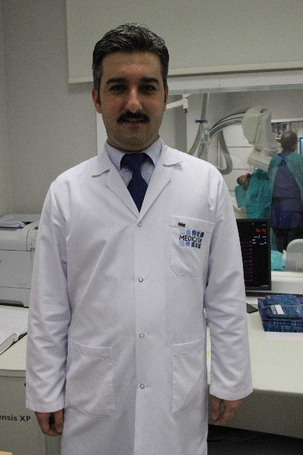 Koldan Yapılan Anjiyolar Ölüm Riskini Azaltıyor