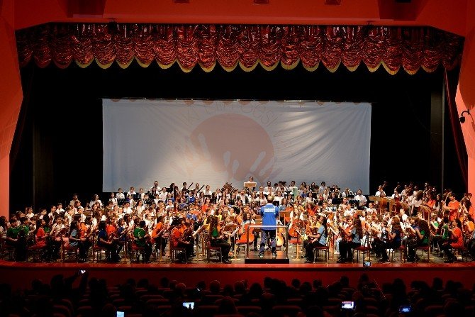 ’İki Elin Sesi Var Çocuk Senfoni Orkestrası’ 1 Yaşında