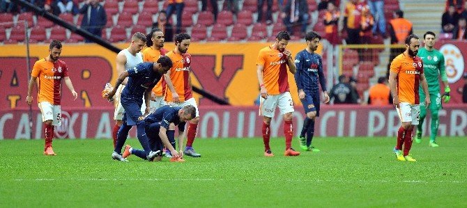 Galatasaray Kurtarıcısını Arıyor
