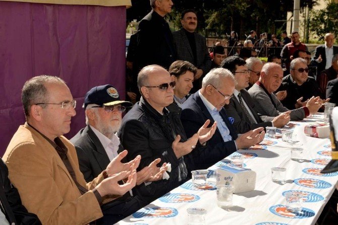 Vali Çakacak Şehit Yüzbaşı Yiğitcan Çiga İçin Okutulan Mevlide Katıldı