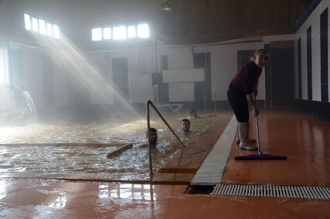 Tatvan’da Kaplıca Keyfi