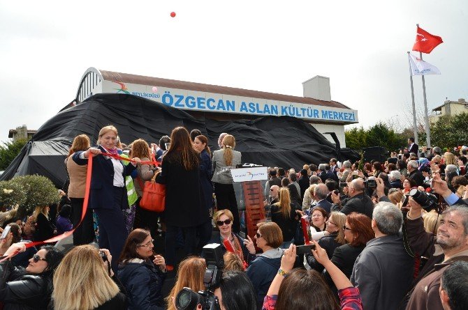 Özgecan Aslan Kültür Merkezi Beylikdüzü’nde Hizmete Açıldı