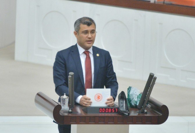 Chp’li Vekil Kürsüye Kadın Ayakkabısı Bıraktı