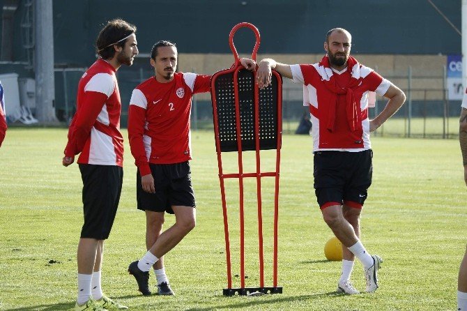 Antalyaspor’da Kırmızı Kart Gören İki Futbolcuya Ceza