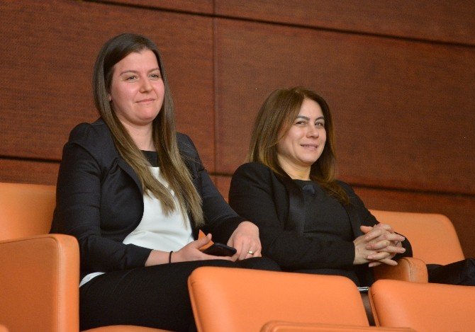 Başbakan Yardımcısı Şimşek Kürsüde, Eşi Dinleyici Locasında