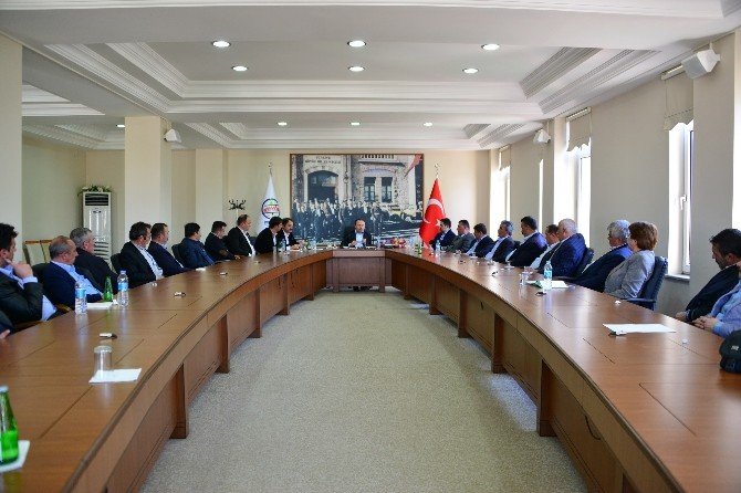Erbaa Belediyesi Muhtarlara Telefon Hediye Etti