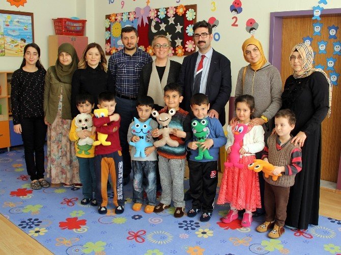 Oyuncak Atölyesi Mutluluk Dağıttı