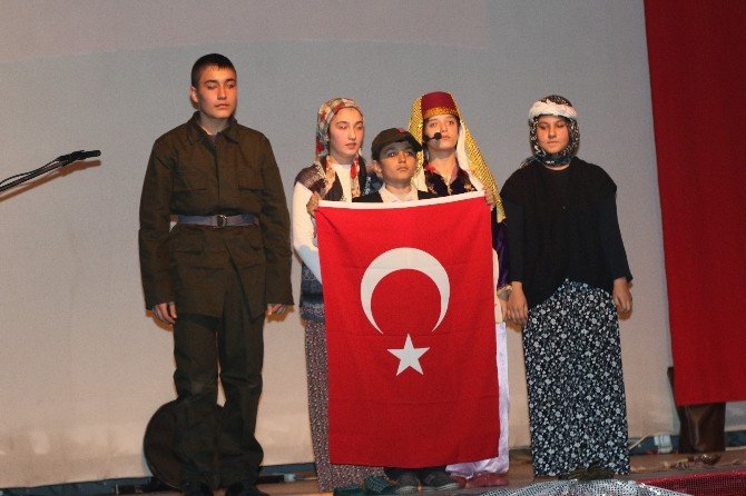 Akhisar’da İstiklal Marşı Ve Mehmet Akif Ersoy Şiirlerini Okuma Yarışması Yapıldı