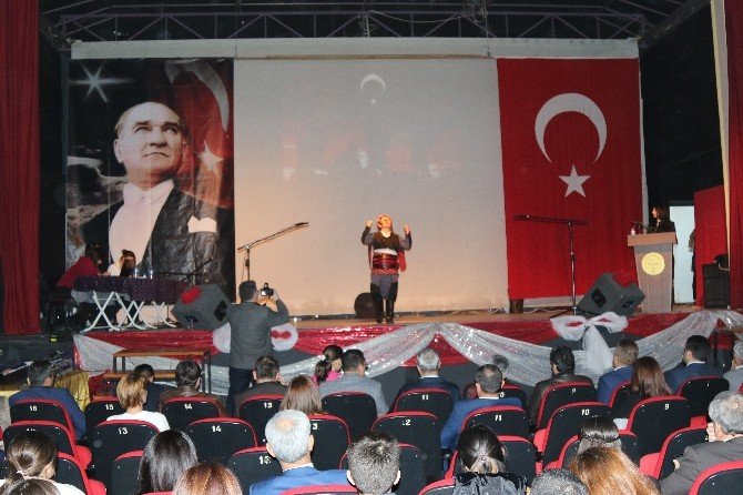 Akhisar’da İstiklal Marşı Ve Mehmet Akif Ersoy Şiirlerini Okuma Yarışması Yapıldı