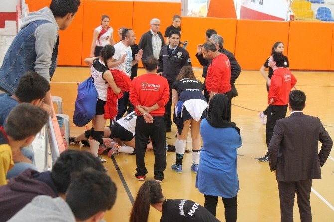 Bayan Voleybolcular Tekme Tokat Kavga Etti