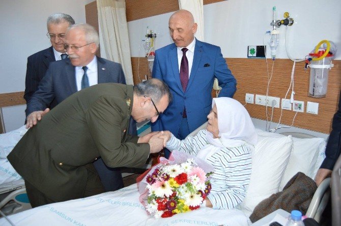 Hastanede Yatarak Tedavi Gören Şehit Annesine Anlamlı Ziyaret