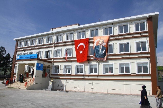 Bakan Kılıç Dedesinin Adını Taşıyan Okulu Hizmete Açtı