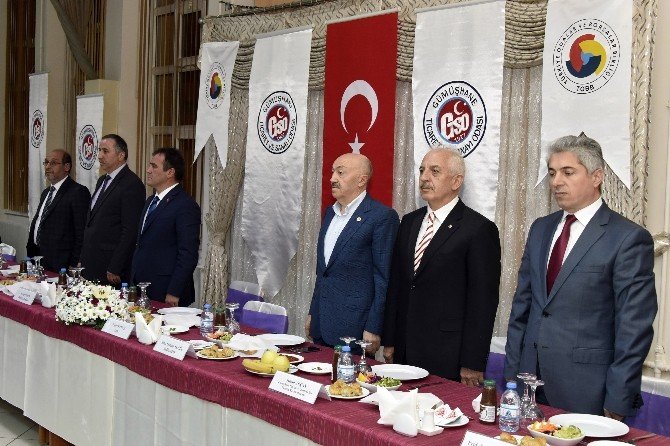 Gümüşhane’de Ekonominin Yıldızları Plaketlerini Aldı