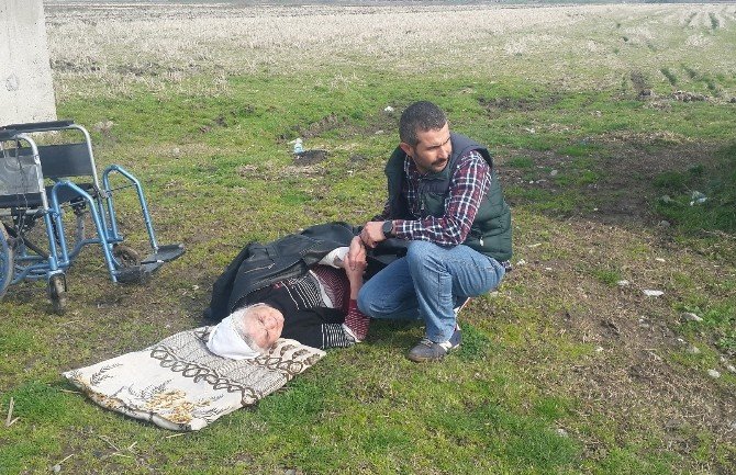 Yaşlı Kadının İmdadına Vatandaşlar Yetişti