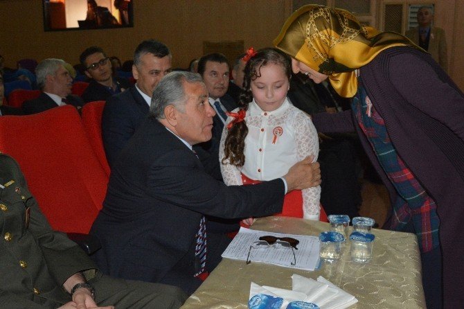 Suriyeli Küçük Kız, İstiklal Marşı’nın Tamamını Ezbere Okudu