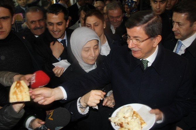 Başbakan Davutoğlu Van Esnafını Ziyaret Etti