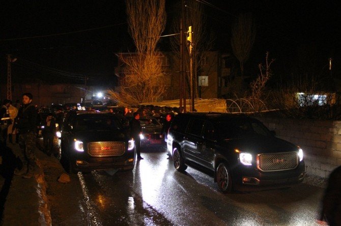 Başbakan Davutoğlu’ndan, Şehit Ailelerine Ziyaret
