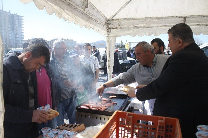 Kayseri Ticaret Borsası Tarım Fuarı’nda 5 Bin Sucuk Ekmek Dağıttı