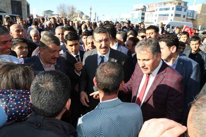 Malatya’da Bayrak Yürüyüşüne, Gümrük Ve Ticaret Bakanı Tüfenkci De Katıldı