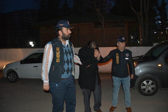Atm’ye Kart Kopyalama Cihazı Yerleştiren Şahıslar Adliyede