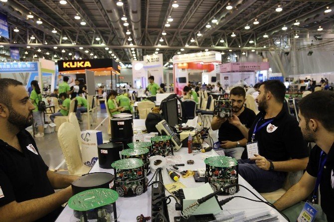 Yakın Dou Üniversitesi Robotları Dünya Kupası’nda