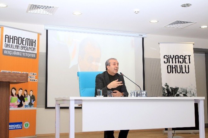 Ak Parti Genel Başkan Yardımcısı Eker, Gençlere Siyaseti Anlattı