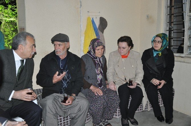 Bakan Sarı Adana’da Şehit Evlerini Ziyaret Ederek Taziye Dileklerinde Bulundu