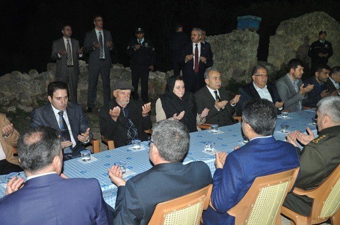 Bakan Sarı Adana’da Şehit Evlerini Ziyaret Ederek Taziye Dileklerinde Bulundu