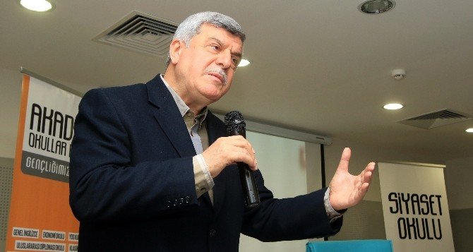Ak Parti Genel Başkan Yardımcısı Eker, Gençlere Siyaseti Anlattı