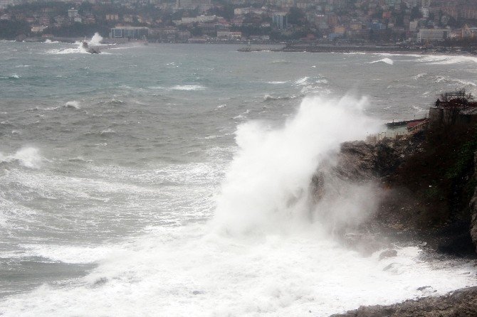 Zonguldak’ta Şiddetli Fırtına
