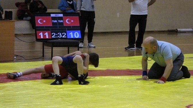 Minikler Çanakkale Şehitleri İçin Güreşti