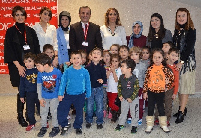 Minikler, Doktorların ‘Tıp Bayramı’nı Kutladı