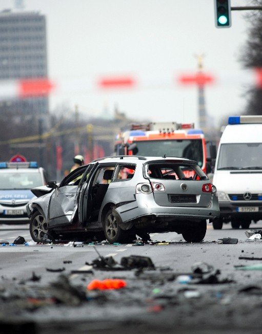 Berlin’de Bomba Yüklü Araç Patladı
