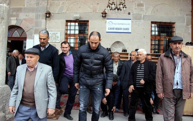 Umut Bulut: “İnşallah Babam İmanlı Bir Şekilde Ölmüştür”