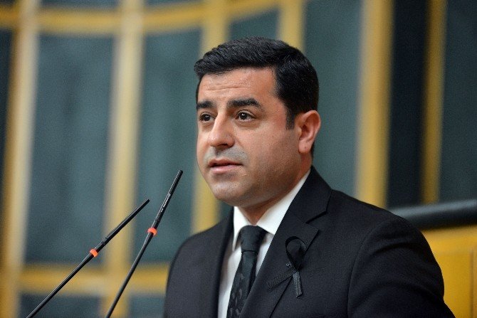 Demirtaş Ve Hdp’li Vekillerden Siyah Kurdeleli Tepki