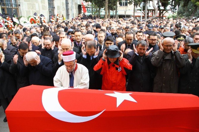 Patlamada Hayatını Kaybeden Başmüfettiş Toprağa Verildi